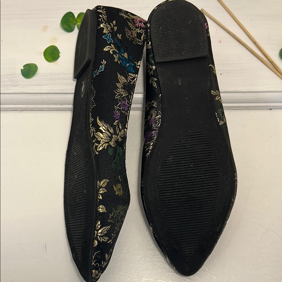 Comfort Trendz Black Asian Floral Flats - Picture 6 of 9